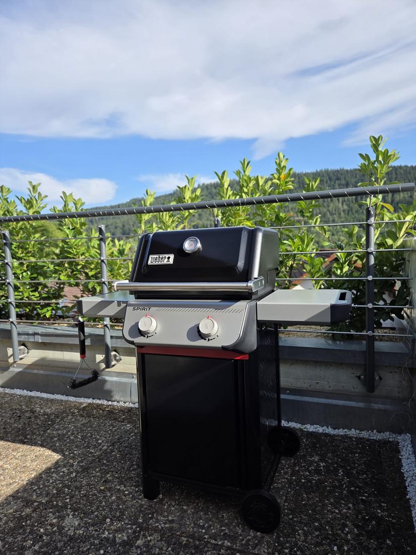 Weber-Grill auf der Sonnenterrasse